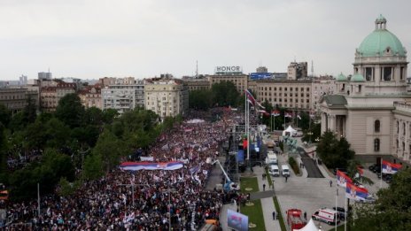 Десетки хиляди на митинг в Белград в подкрепа на Вучич