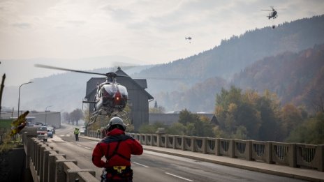 50 пътници в нощен влак пострадаха при пожар в тунел