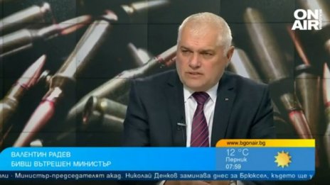 Радев: Да се внимава с приказките, особено при война до нас