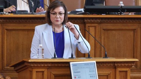 Нинова: Лодката на Христо Иванов акостира при ДПС