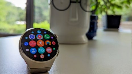 С Watch 4 Pro Huawei затвърждава позициите си на пазара на умни часовници