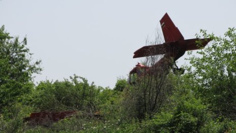 Селскостопански самолет се разби, пилотът е загинал на място край Раднево