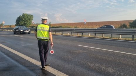 Джип се обърна на АМ "Тракия", цяло семейство в болница