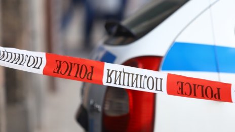 Жена удари полицай с парче бетон при бой между две фамилии