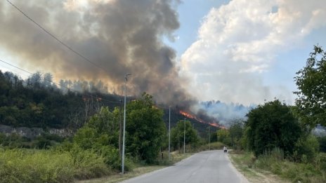 128 пожара са потушени за ден в страната