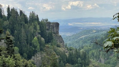 Времето утре: Дъжд, гръмотевици, на места и слънце 