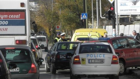 Шофьор с BMW блъсна колата на актьор от "Под прикритие"