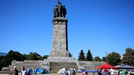 Общинар: Палатковият лагер пред МОЧА не е законен