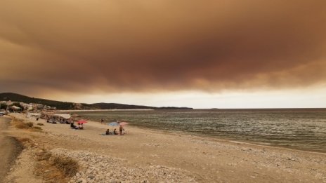 Няма сигнали за бедстващи българи заради пожарите в Гърция