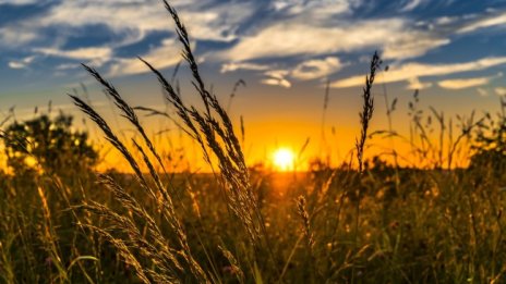 Слънчево с леко заблачаване утре и градуси до 32°