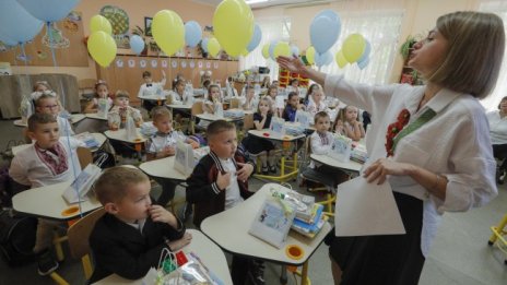 Първи учебен ден в Украйна: Никъде не е безопасно 