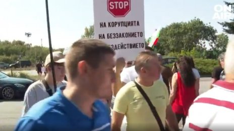 Бургазлии протестираха заради некачествен ВиК ремонт