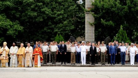 Тагарев във Военната академия: Бъдете хора с ценности и интегритет