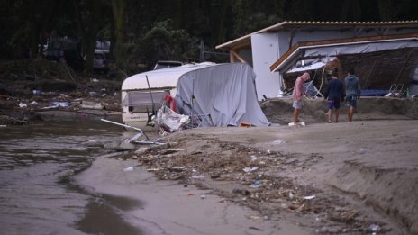 И мъж е бил в колата на загилата съдийка от Царево 