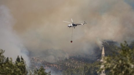 Три жертви при падане на хеликоптер за гасене на пожари в Измир