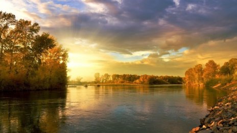 Времето остава слънчево и топло с градуси до 26°