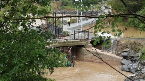 Как наводненията убиват и след оттичането на водите?