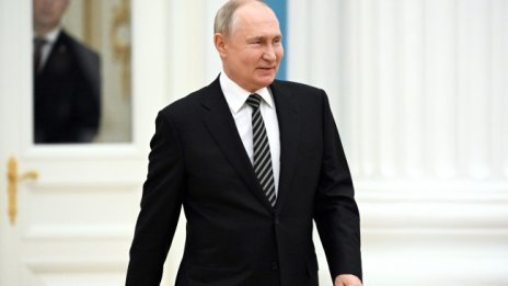 Путин подарява апартаменти и ваканции, за да накара хората да гласуват