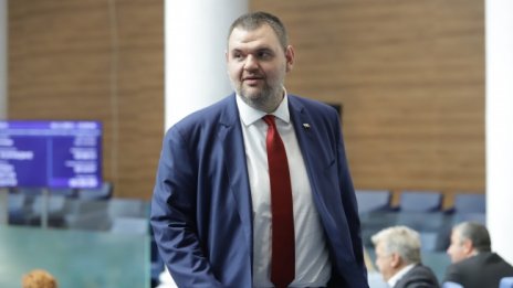 Пеевски на контра с Денков: Заставам твърдо зад МВР