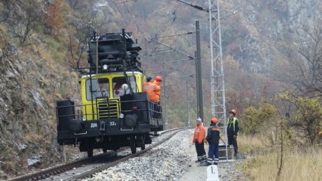 Тежко положение и с влаковете, всички екипи на НКЖИ са на терен