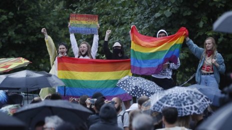 Руската полиция с акция в гей сауни и ЛГБТ барове в Москва