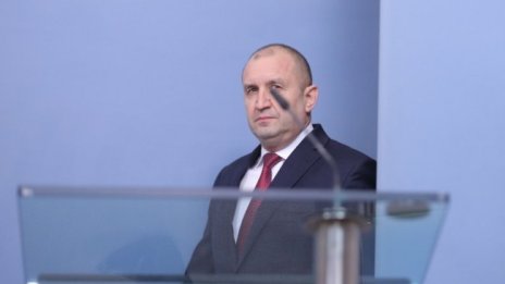 Радев: Парламент с критично ниско гражданско представителство посяга към Конституцията 