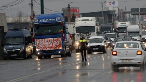 Фермери на протест с трактори в центъра на Румъния