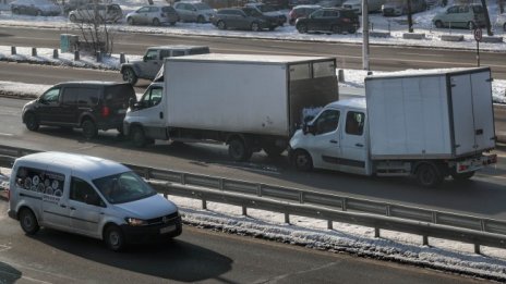 Верижна катастрофа блокира "Цариградско шосе“ в сутрешните часове