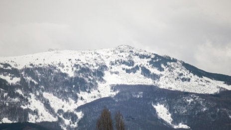 Вятърът се усилва, от запад на изток ще вали дъжд и сняг