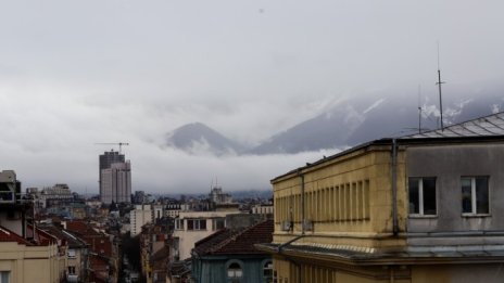 Времето утре: Облаци, дъжд, с температури до 9° градуса