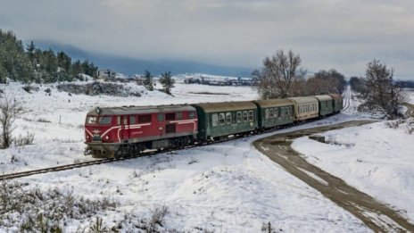 Локомотивът на родопската теснолинейка се удари в скали 