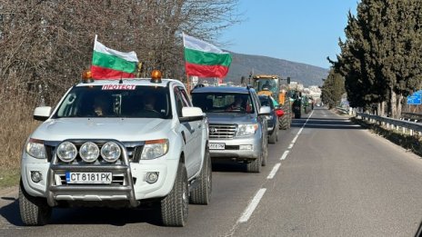 Земеделски блокади по пътища в цялата страна: Къде бе затворено движението?