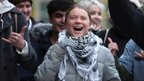 Грета Тунберг се включи в забранен френски протест