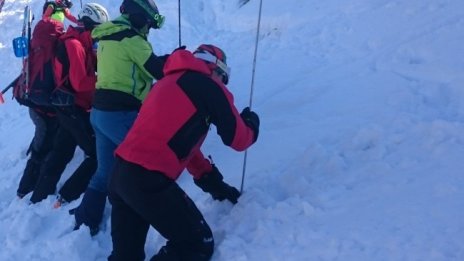 Туристите на Боровец сами са предизвикали лавината