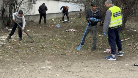 Граждани от "Факултета" правиха уборка в махалата