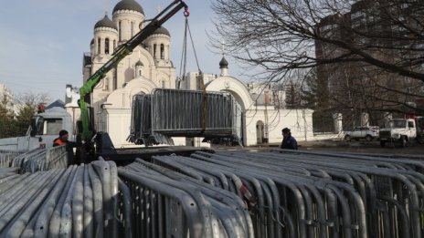 Полицаите не знаят какво да очакват: Какви са мерките преди погребението на Навални?