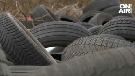 Огромно сметище се образува край автополигона във Велико Търново