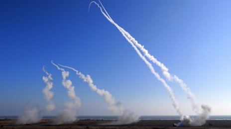 САЩ ще произвеждат в Австралия далекобойни ракети HIMARS за Украйна