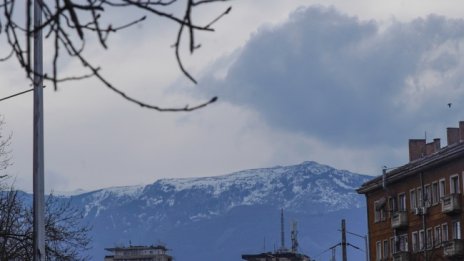 Облачно време и в петък, валежите главно по планините