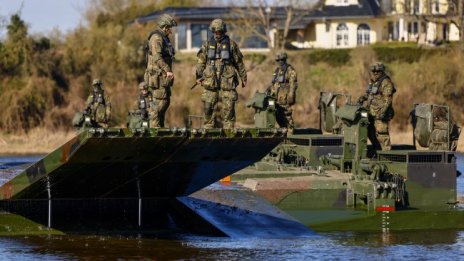 Шеф във НАТО: Готови сме за конфликт с Русия