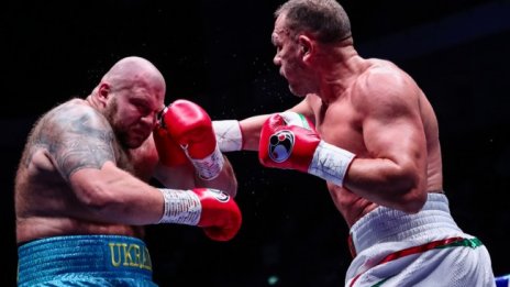 Кубрат Пулев наби Хълк в 12 рунда и се окичи с пояса на WBA