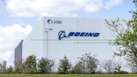 Поредна драма за Boeing - хвръкна капака на двигателя на самолет 737-800