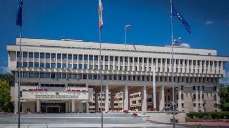 МВнР: Недопустима забрана на достъпа до литература в РСМ