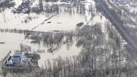 Водата продължава да се покачва след наводненията в Русия и Казахстан