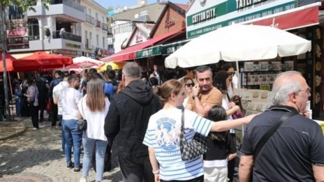 Стълпотворение в Одрин: Нашите пазаруват, турците празнуват