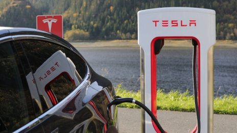 Tesla готви съкращения в завода в Германия