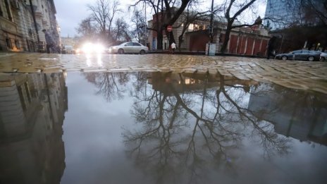 Дъжд на Разпети петък, на места валежите ще са интензивни