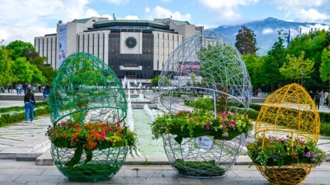 В София поставят украса за великденските празници 