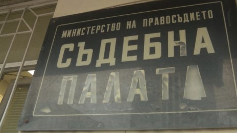 Крадец на алкохол се размина с пробация, бил зависим