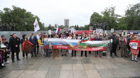 В кадър: Безсмъртният полк все пак излезе в София